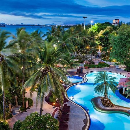 Cholchan Pattaya Beach Resort - Sha Extra Plus Kültér fotó The pool at the Royal Paradise Hotel & Spa