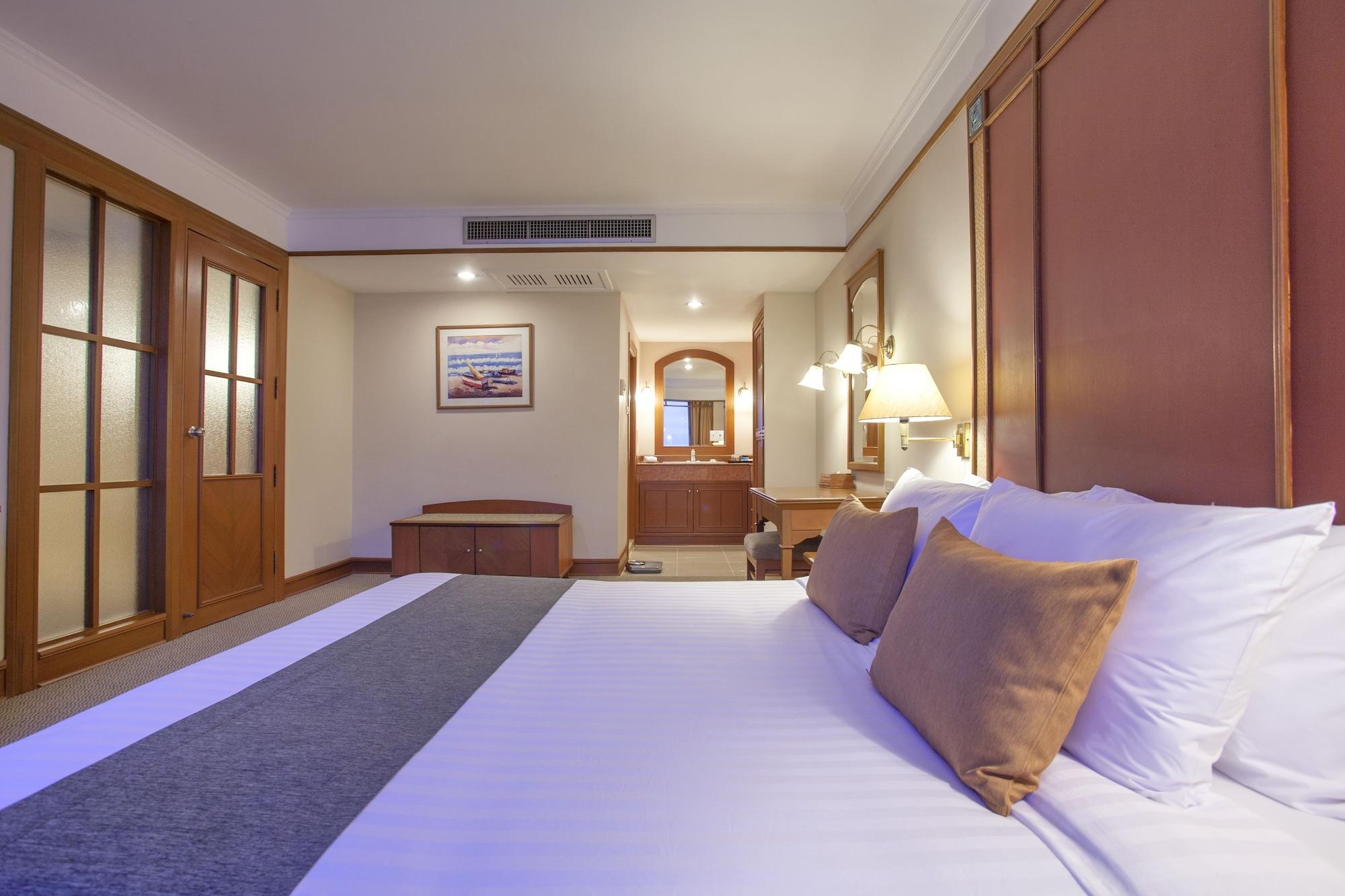Cholchan Pattaya Beach Resort - Sha Extra Plus Kültér fotó Deluxe Room