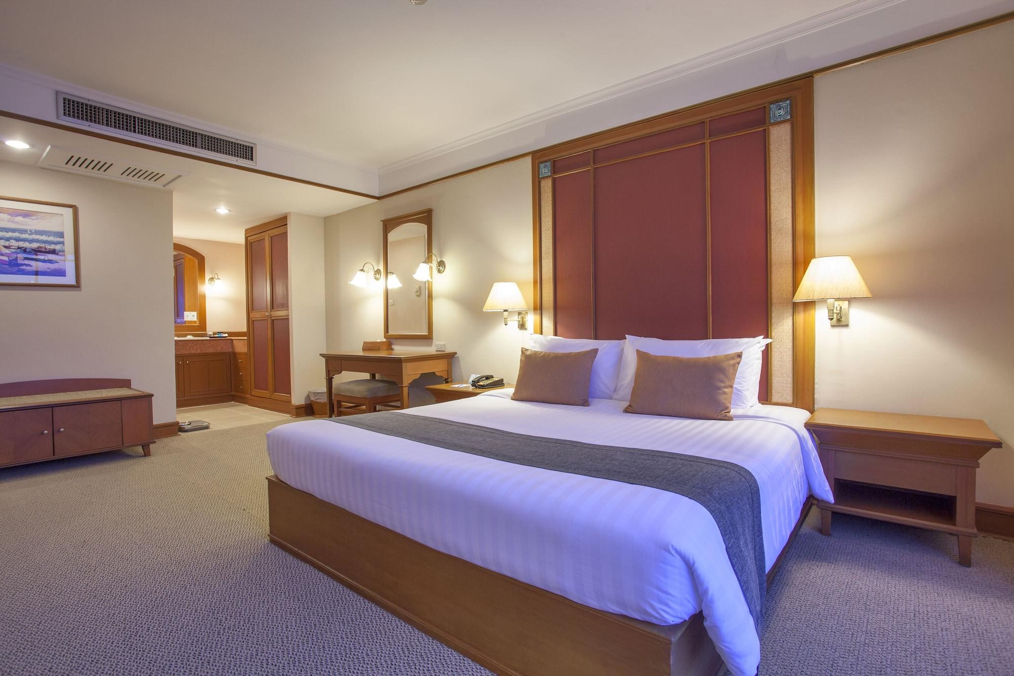 Cholchan Pattaya Beach Resort - Sha Extra Plus Kültér fotó Deluxe Room