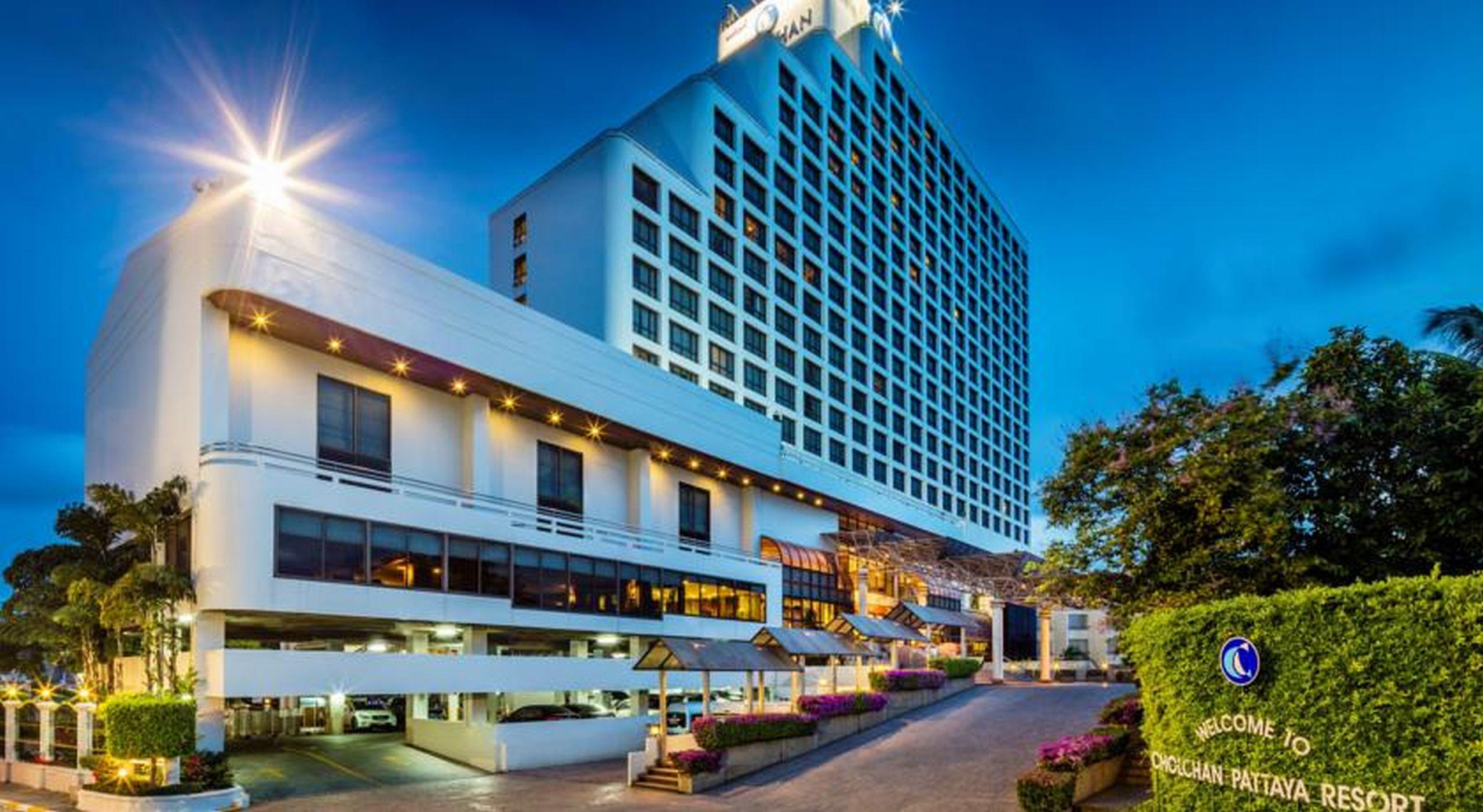 Cholchan Pattaya Beach Resort - Sha Extra Plus Kültér fotó Royal Paragon Hotel