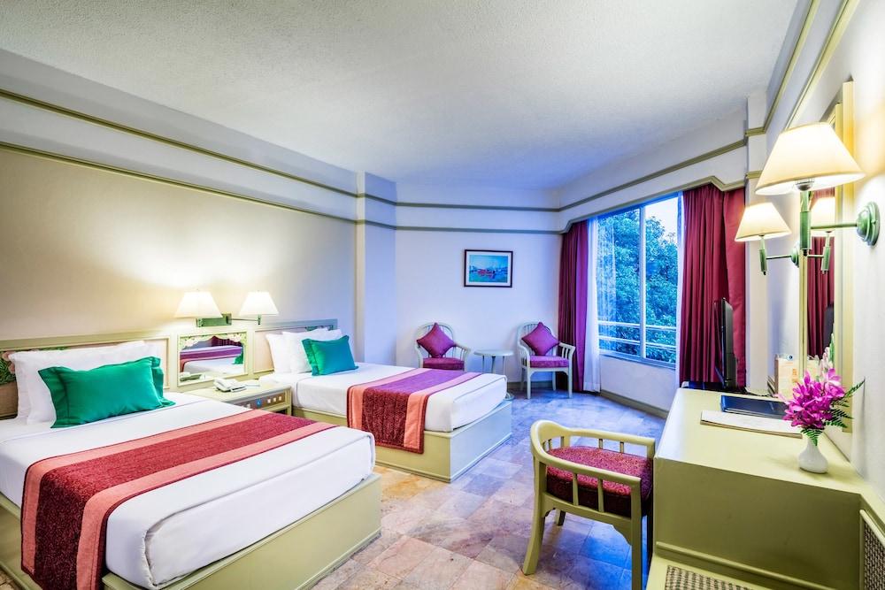 Cholchan Pattaya Beach Resort - Sha Extra Plus Kültér fotó Deluxe Room