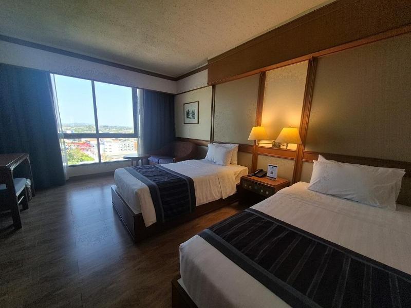 Cholchan Pattaya Beach Resort - Sha Extra Plus Kültér fotó