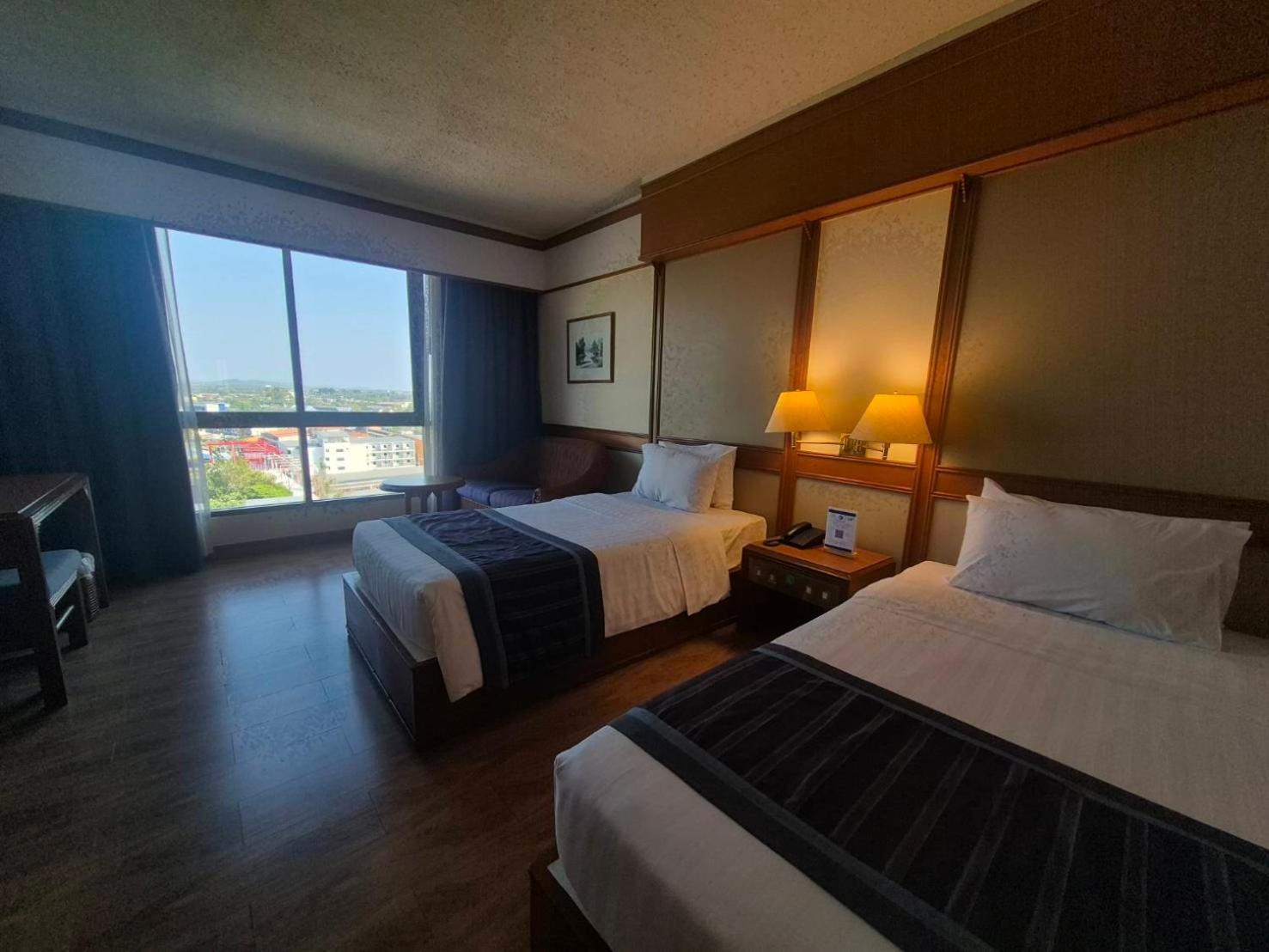 Cholchan Pattaya Beach Resort - Sha Extra Plus Kültér fotó