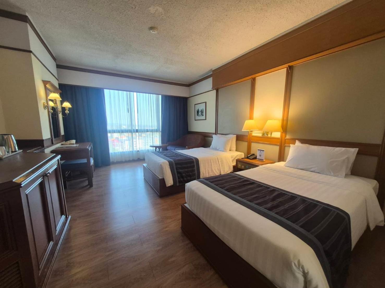 Cholchan Pattaya Beach Resort - Sha Extra Plus Kültér fotó