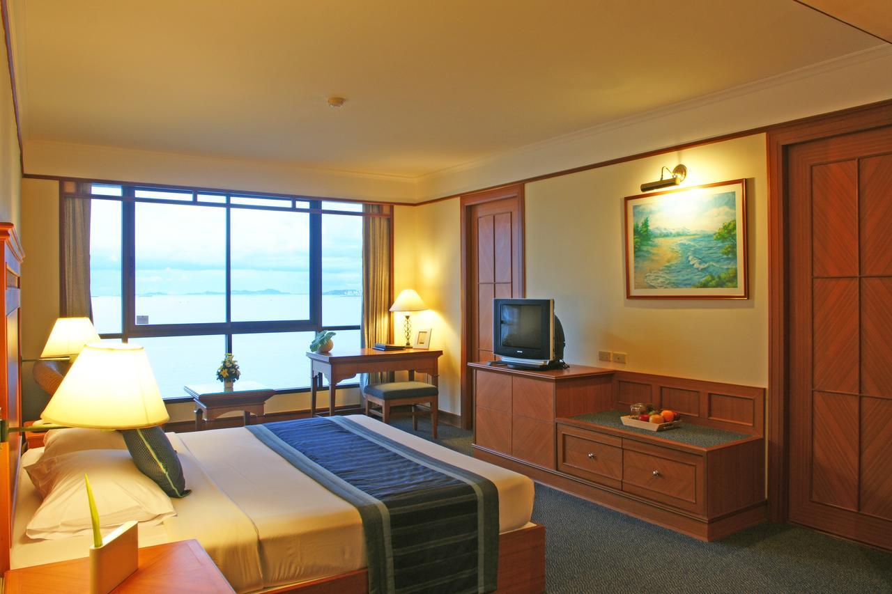 Cholchan Pattaya Beach Resort - Sha Extra Plus Szoba fotó Deluxe Room