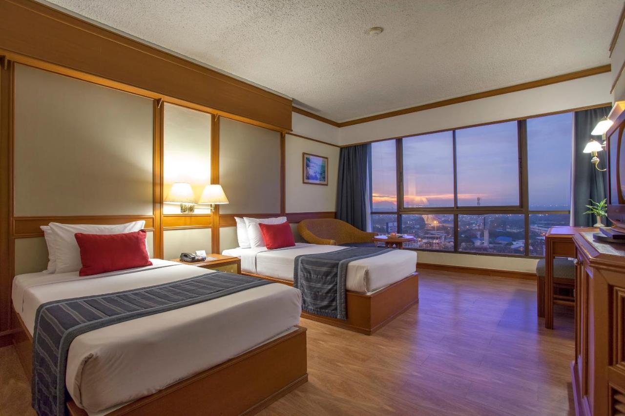 Cholchan Pattaya Beach Resort - Sha Extra Plus Kültér fotó Deluxe Room